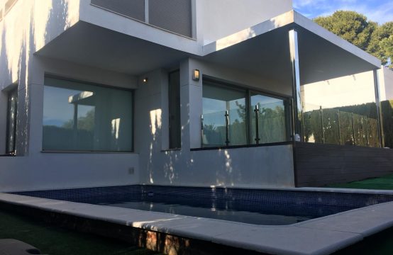 Luxury house for sale with pool in La Cañada, Valencia – 350 м2 – 600.000€