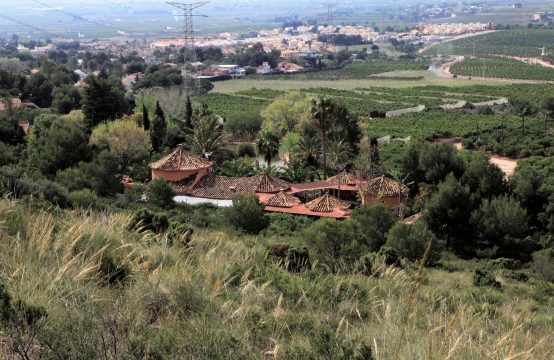 A house for sale in Monasterios Residences &#8211; 9,000 m2 – 1,550,000 €